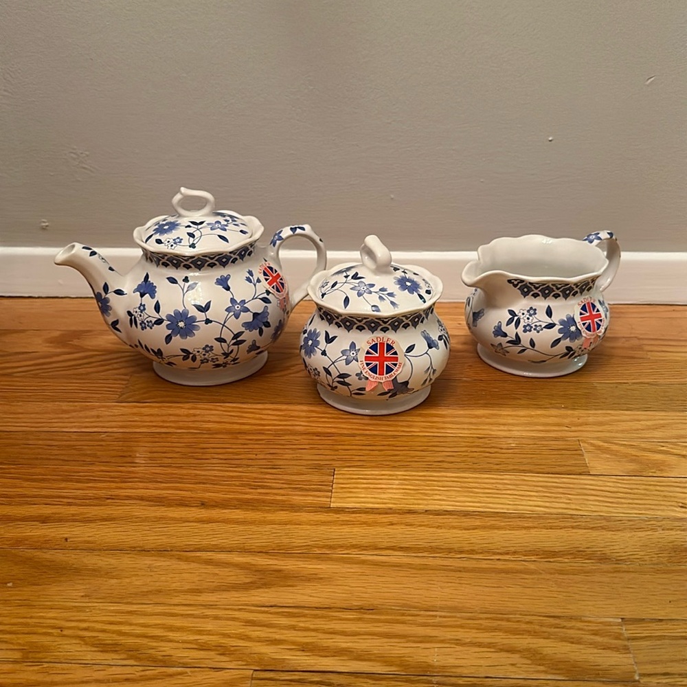 Sadler Fine English Tableware Teapot set